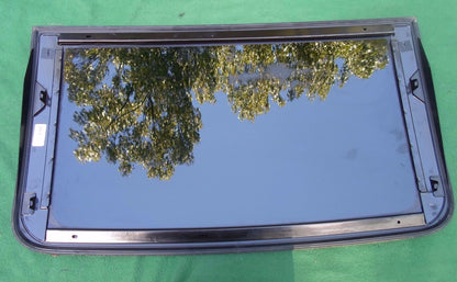 09 10 11 12 13 14 15 16 LINCOLN MKS OEM FACTORY FRONT SUNROOF GLASS FREE SHIP - RarePartsFinder.Com