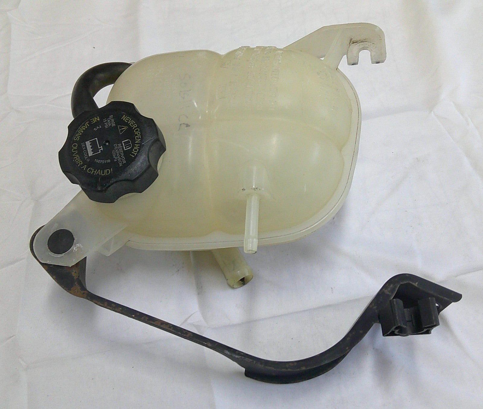 07 - 10 Saturn Sky 06 - 09 Solstice Radiator Expansion Tank 10368831 B10 - RarePartsFinder.Com
