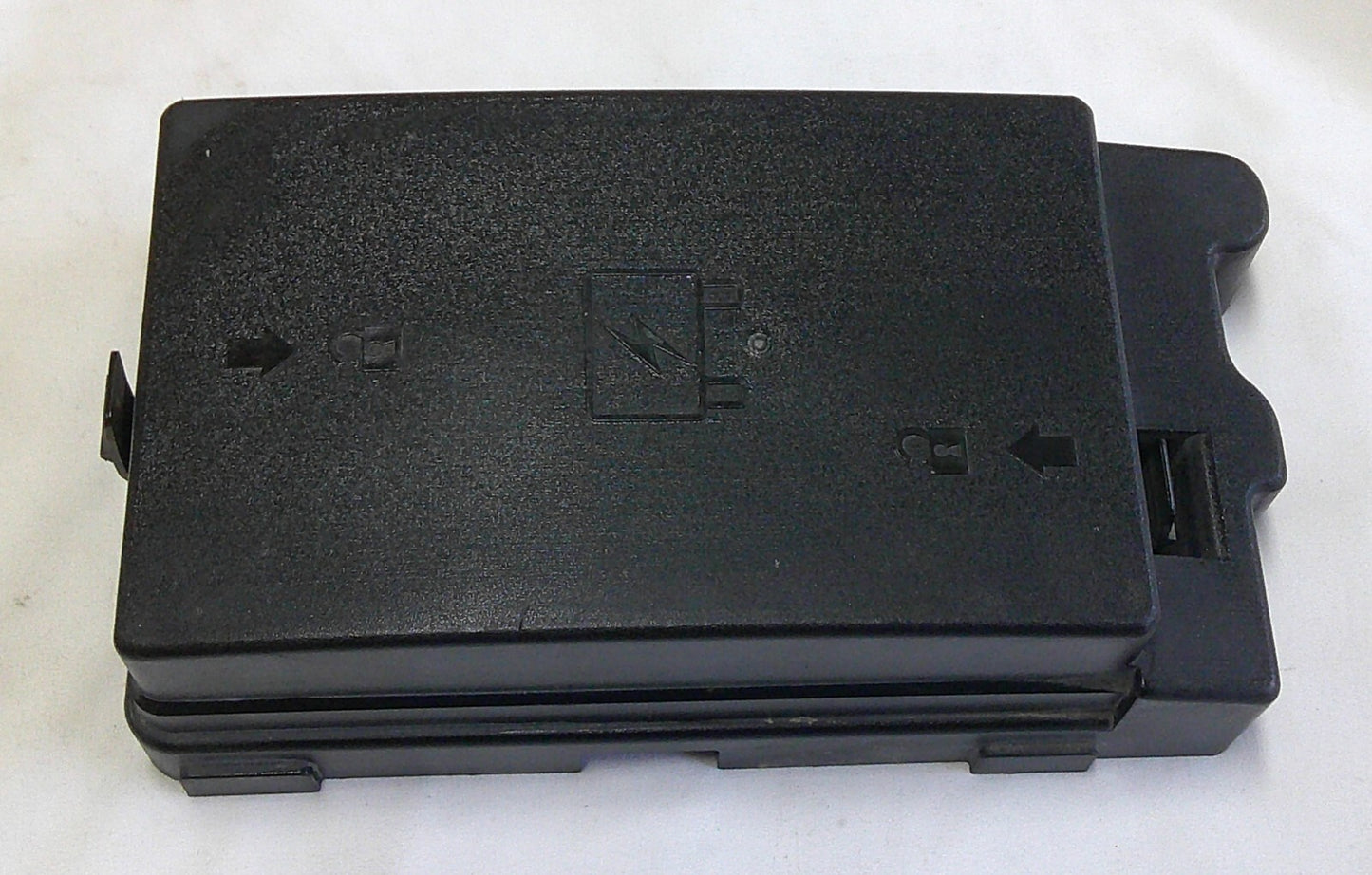 02-09 GMC ENVOY  TRAILBLAZER UNDER HOOD FUSE RELAY BOX COVER LID 15196431 OEM B6