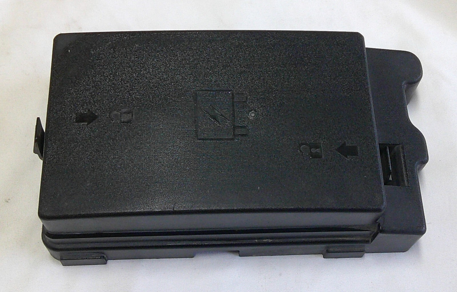 02-09 GMC ENVOY  TRAILBLAZER UNDER HOOD FUSE RELAY BOX COVER LID 15196431 OEM B6