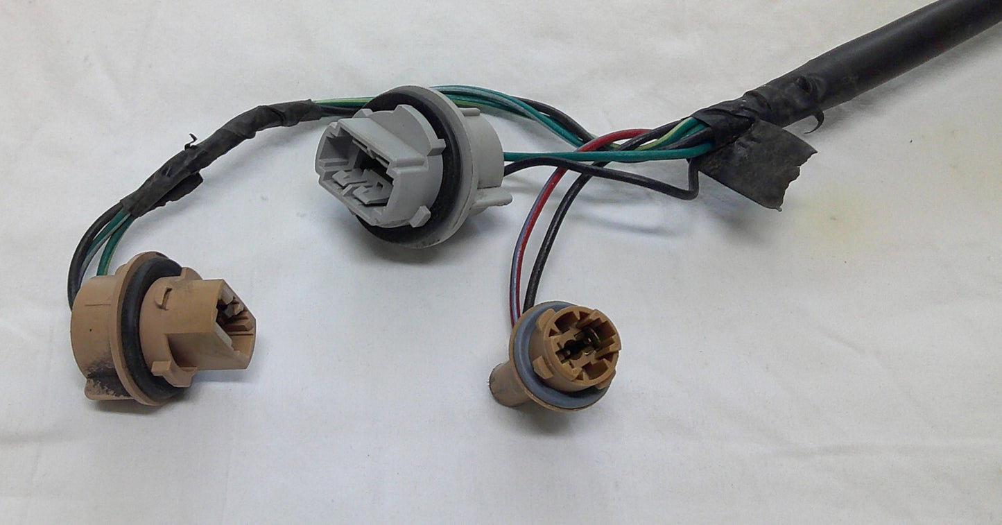 14 - 15 Hyundai Elantra Socket Rear Taillight Brake Plug Pigtail 92470-3X230 A10 - RarePartsFinder.Com