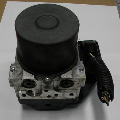 2015 Toyota RAV4 ABS Anti-Lock Brake Pump Control 44540-0R132  89541-0R052  M13