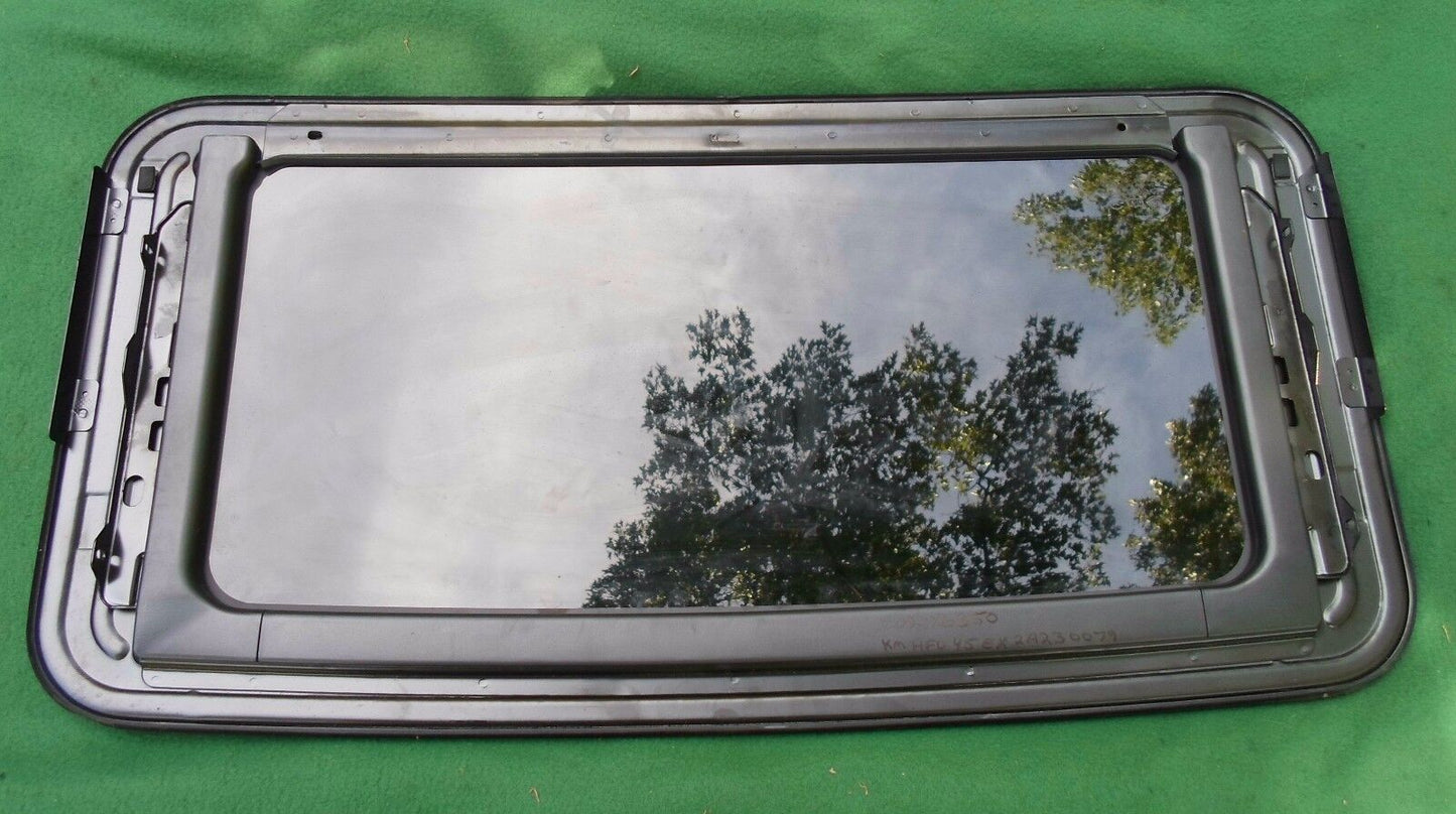 2001 HYUNDAI  XG350  XG 350 YEAR SPECIFIC SUNROOF GLASS  OEM FREE SHIPPING! - RarePartsFinder.Com