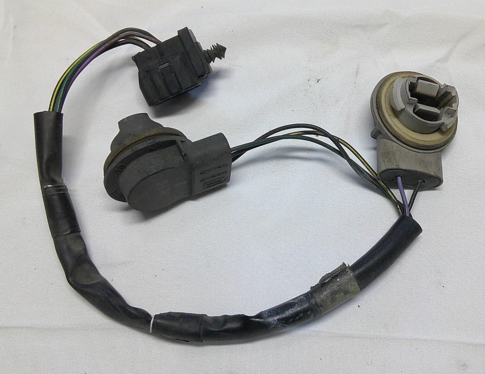1997 - 2002 Dodge Ram Socket Rear Taillight Brake Plug Pigtail 56021369  A10 - RarePartsFinder.Com