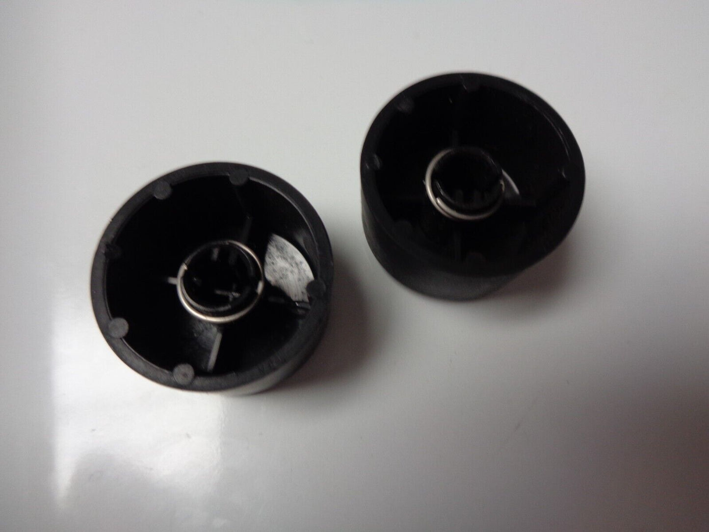 2005 2006 HYUNDAI TUCSON RADIO STEREO CONTROL KNOB SET OEM FREE SHIPPING! - RarePartsFinder.Com