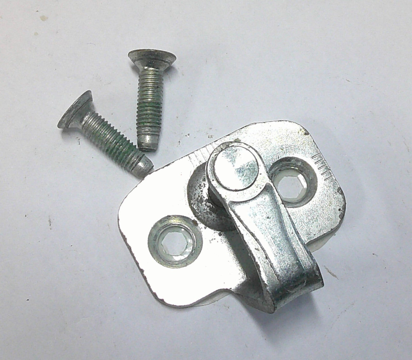 2008 - 2017 BUICK ENCLAVE DOOR STRIKER w/ BOLTS 20951578 OEM A17