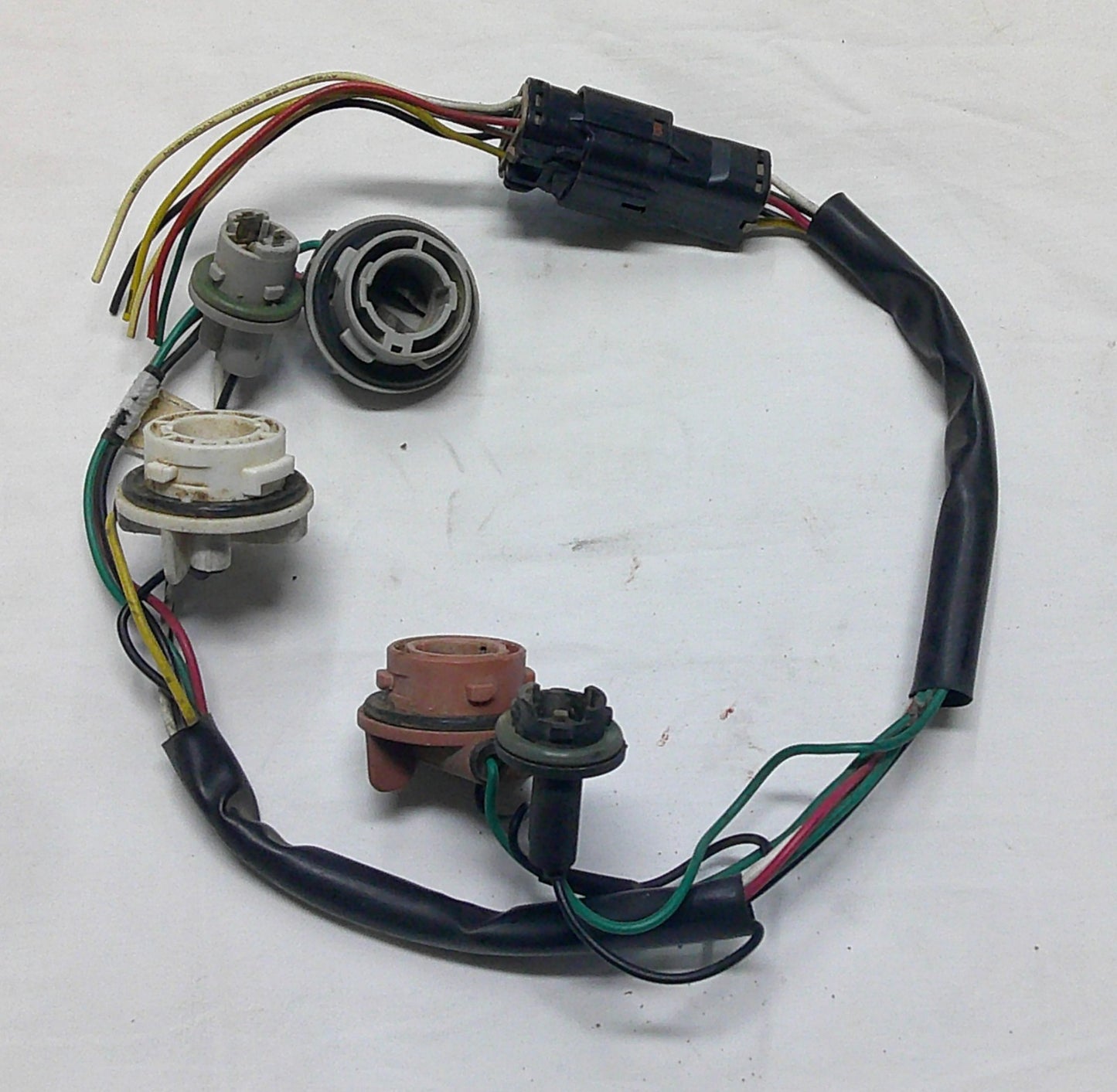 14 - 16 Kia Forte Socket & Wire Rear L or R Taillight Brake Plug 92470-A7000 A10