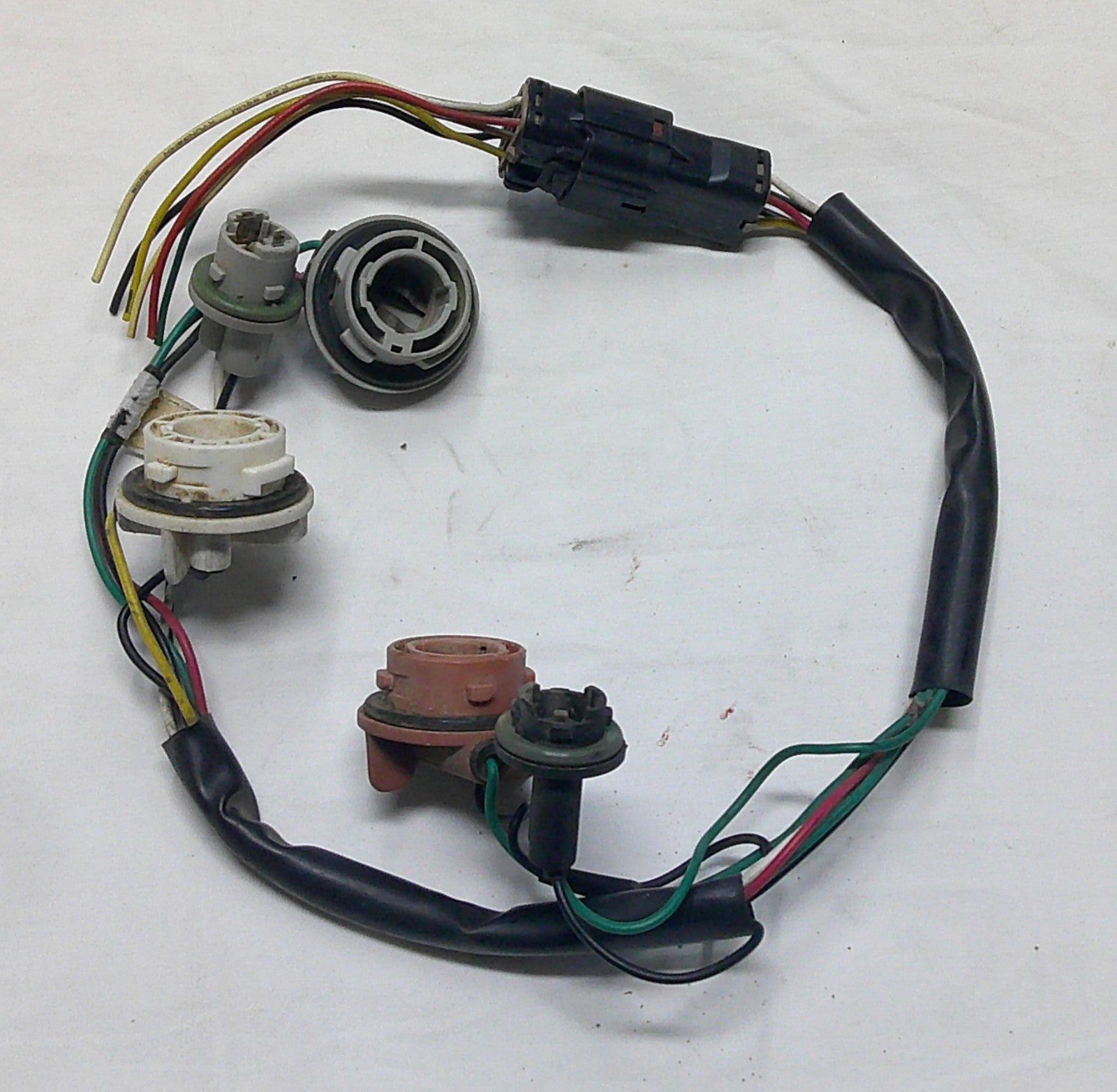 05 06  Sportage Socket & Wire Rear L or R Taillight Brake Plug 924011F020 A10
