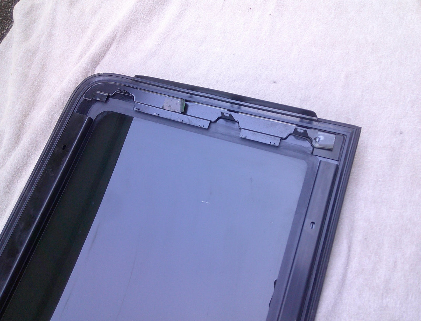 2011 - 2017 CHRYSLER 300 FRONT OEM FACTORY SUNROOF GLASS 68127965AB  68127965AA