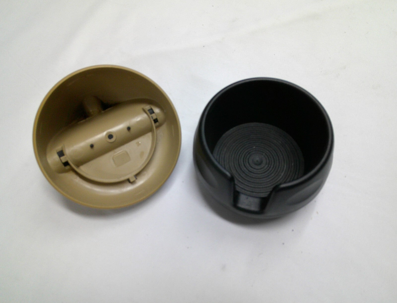 1999 - 2004 LAND ROVER DISCOVERY CUP HOLDER CONSOLE OEM L OR R FREE SHIPPING B2 - RarePartsFinder.Com
