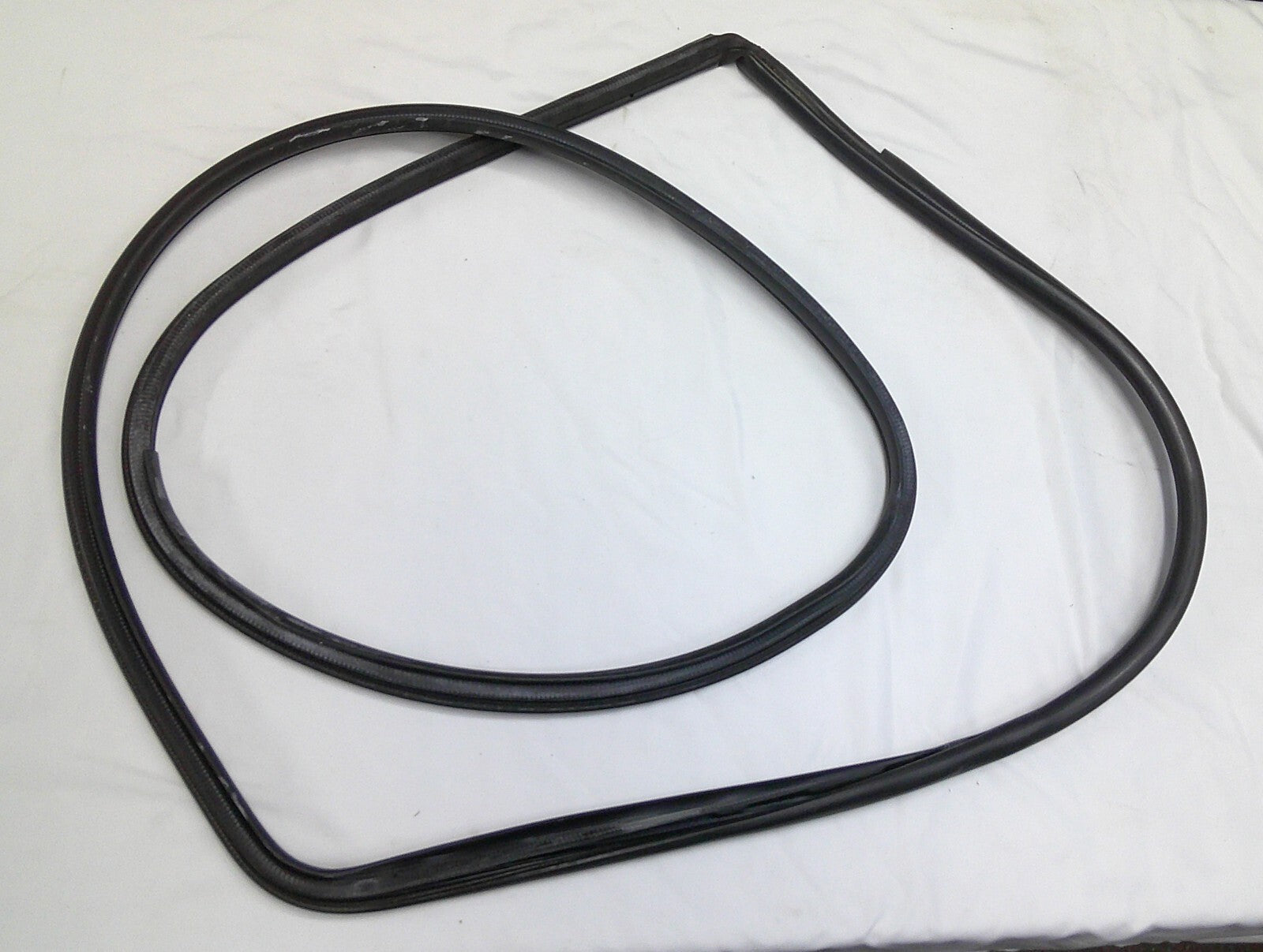 11 - 19 Ford Fiesta Driver Front On Body Weatherstrip OEM CE8Z-5420709-A W10