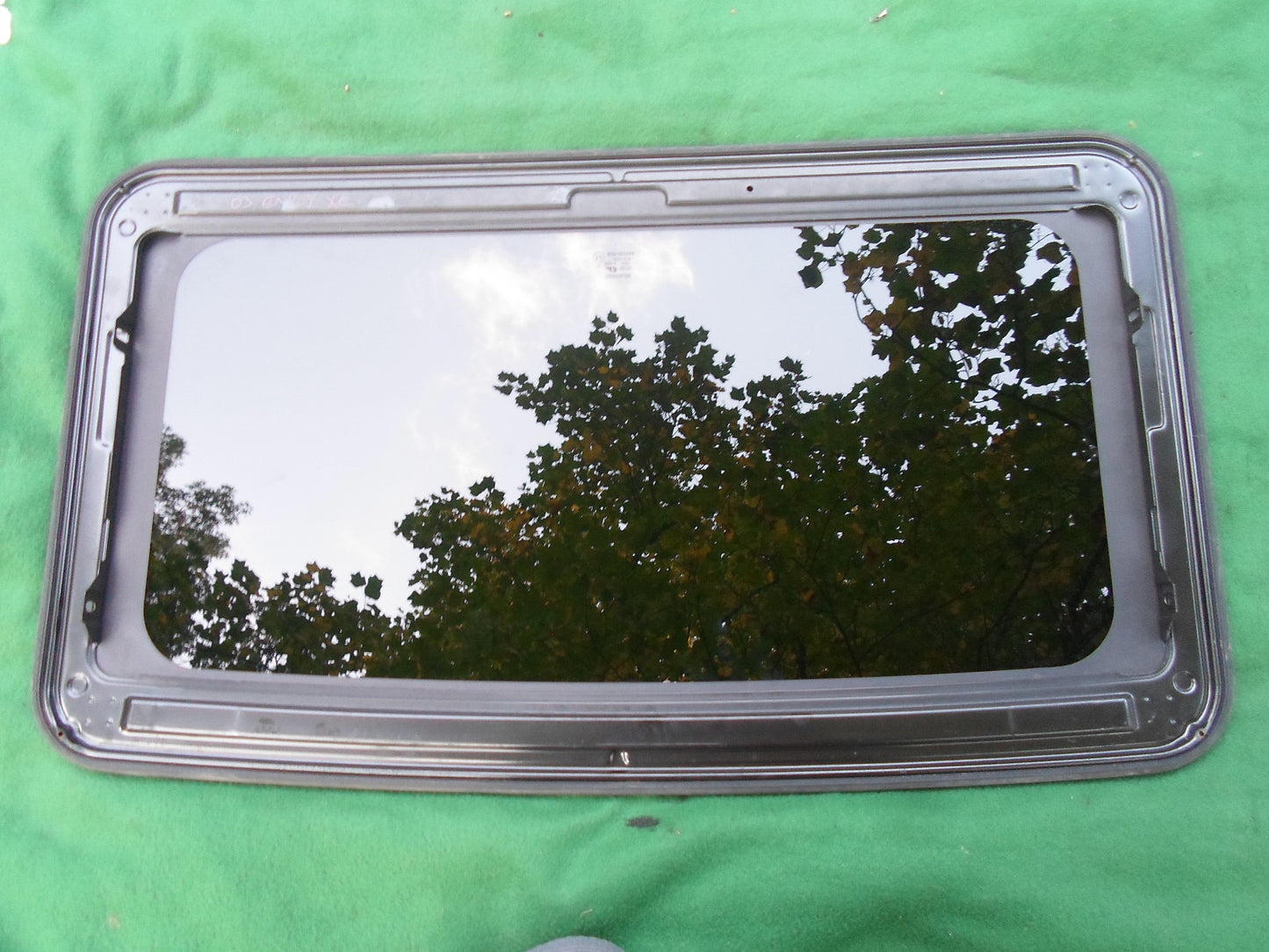 2003 GMC ENVOY XL  YEAR SPECIFIC SUNROOF GLASS  NO ACCIDENT OEM FREE SHIPPING!