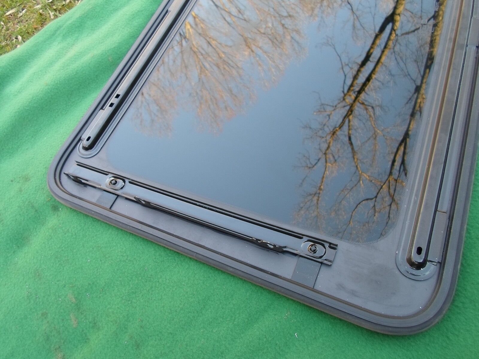 2004 CHEVY MALIBU MAXX OEM FACTORY SUNROOF GLASS YEAR SPECIFIC  FREE SHIPPING! - RarePartsFinder.Com