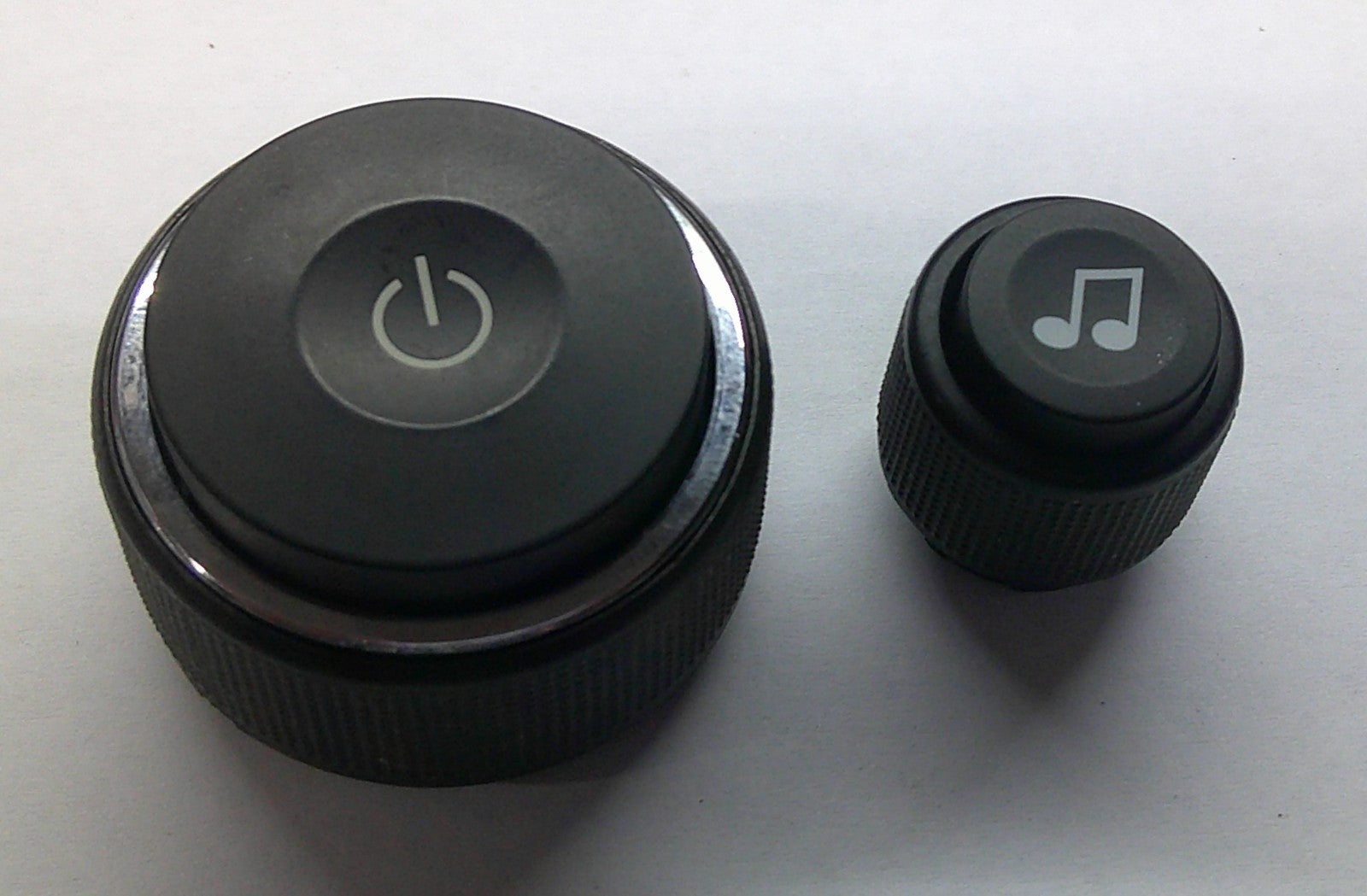 2008 2009 SATURN  VUE  RADIO STEREO TUNER KNOB SET OEM - RarePartsFinder.Com