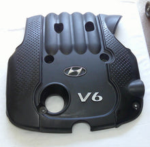 2005 - 2006 HYUNDAI SANTA FE OEM ENGINE COVER  29240-3E601 EC2