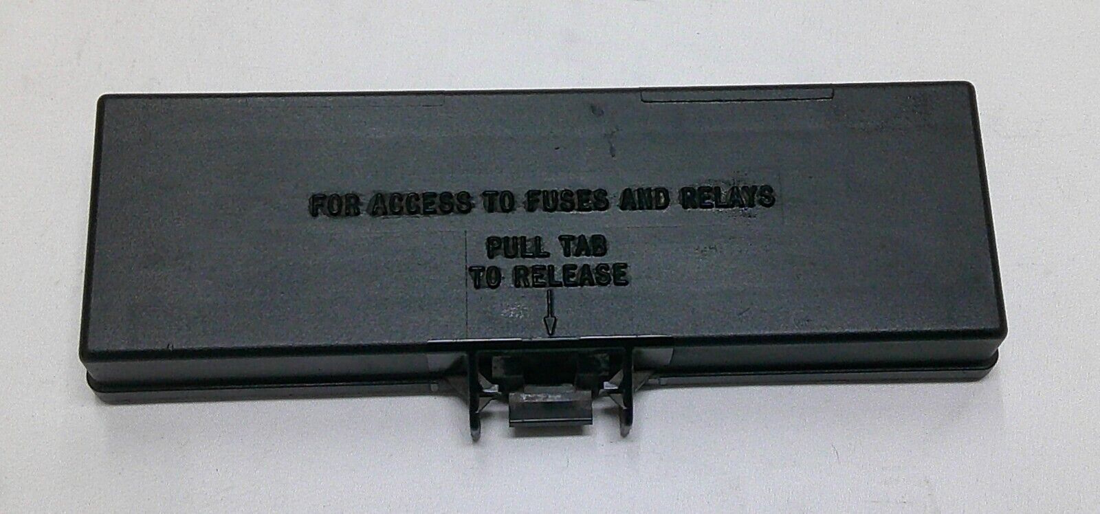 99 - 04 JEEP CHEROKEE FUSE RELAY ENGINE COMPARTMENT COVER LID  B8 - RarePartsFinder.Com
