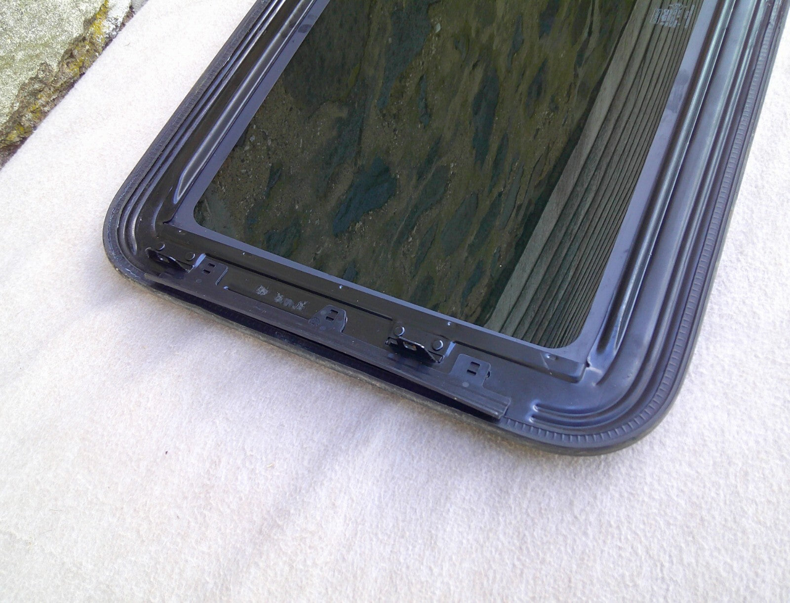 2013 YEAR SPECIFIC OEM FORD TAURUS SUNROOF GLASS FACTORY NO ACCIDENT! - RarePartsFinder.Com