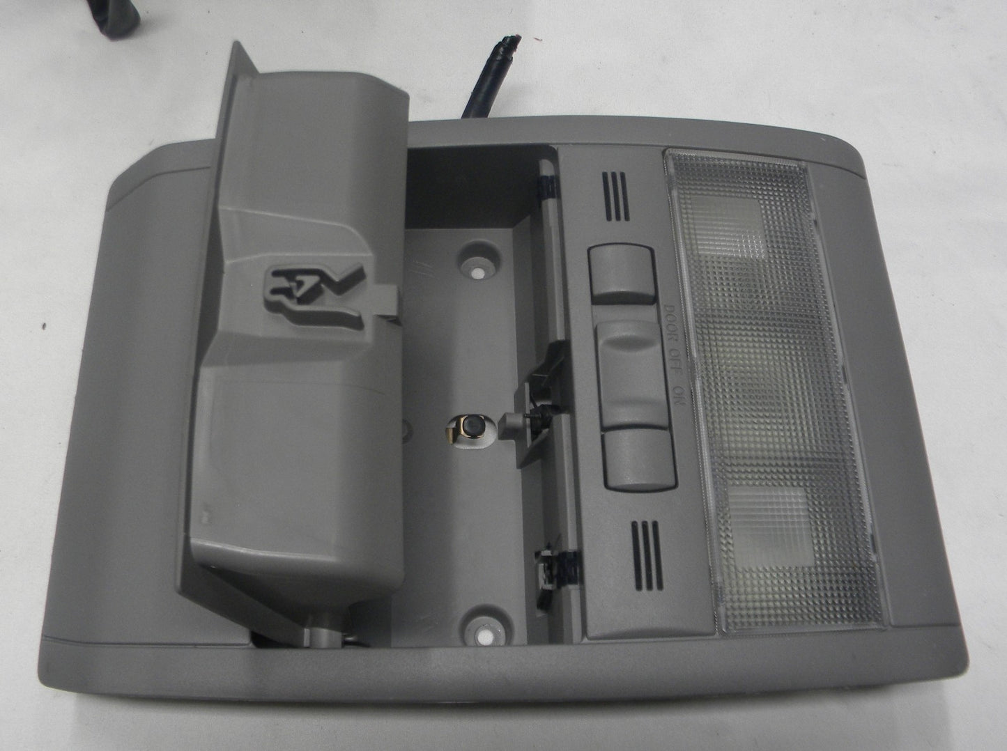 04 - 09 Toyota Prius Gray Overhead OEM Dome Reading Map Light 81260-47010-B0 R3