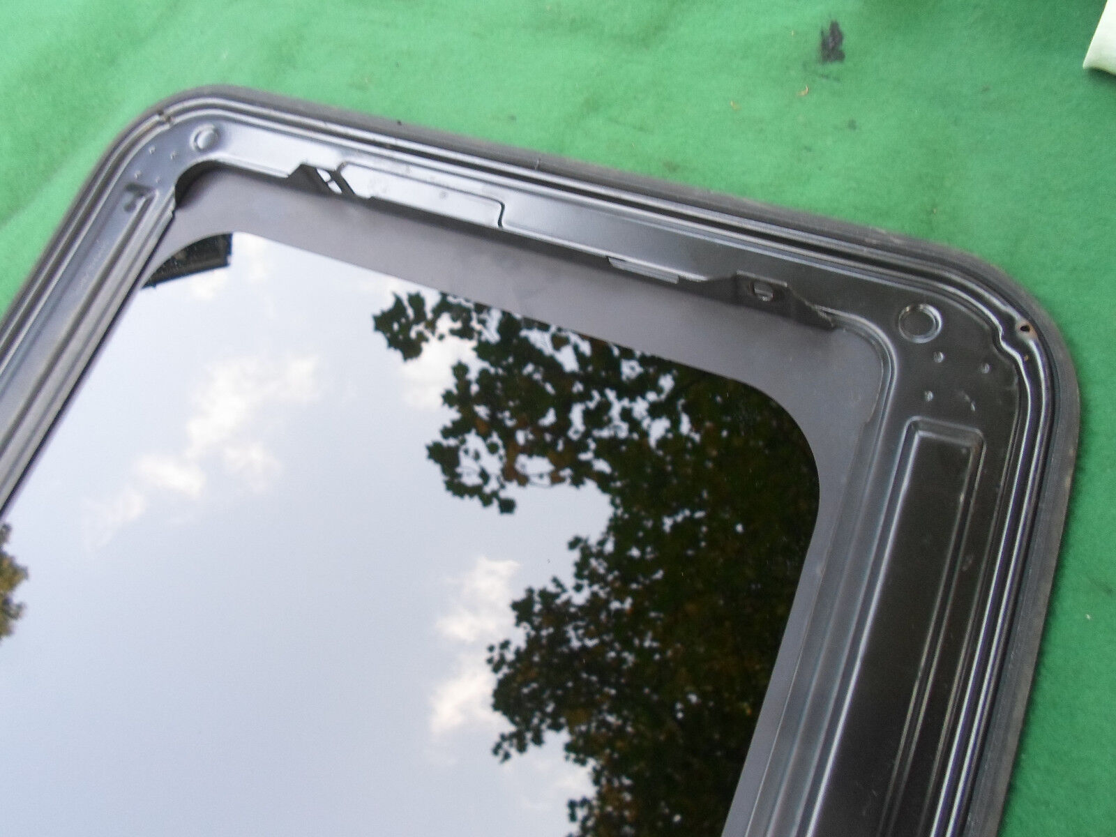 2003 GMC ENVOY XL  YEAR SPECIFIC SUNROOF GLASS  NO ACCIDENT OEM FREE SHIPPING! - RarePartsFinder.Com