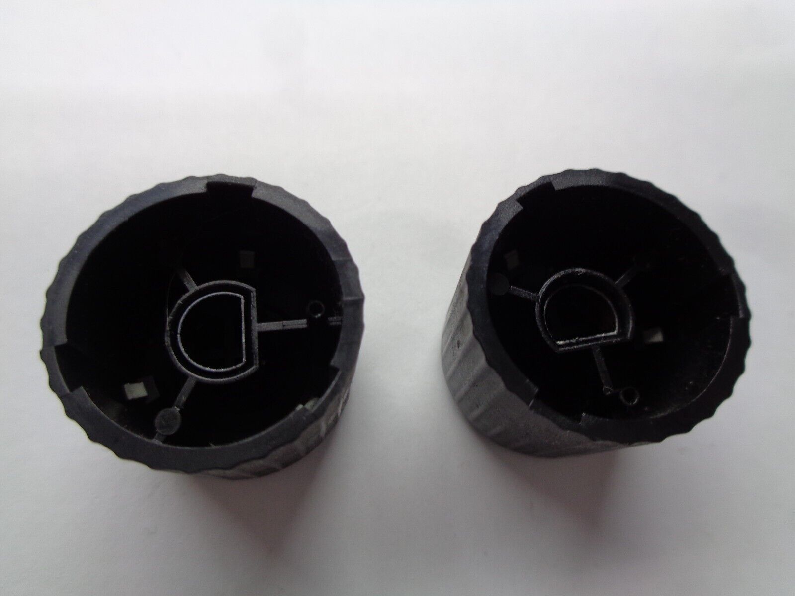 07 08 09 KIA SORENTO RADIO STEREO TUNER CONTROL KNOB SET OEM FREE SHIPPING! - RarePartsFinder.Com