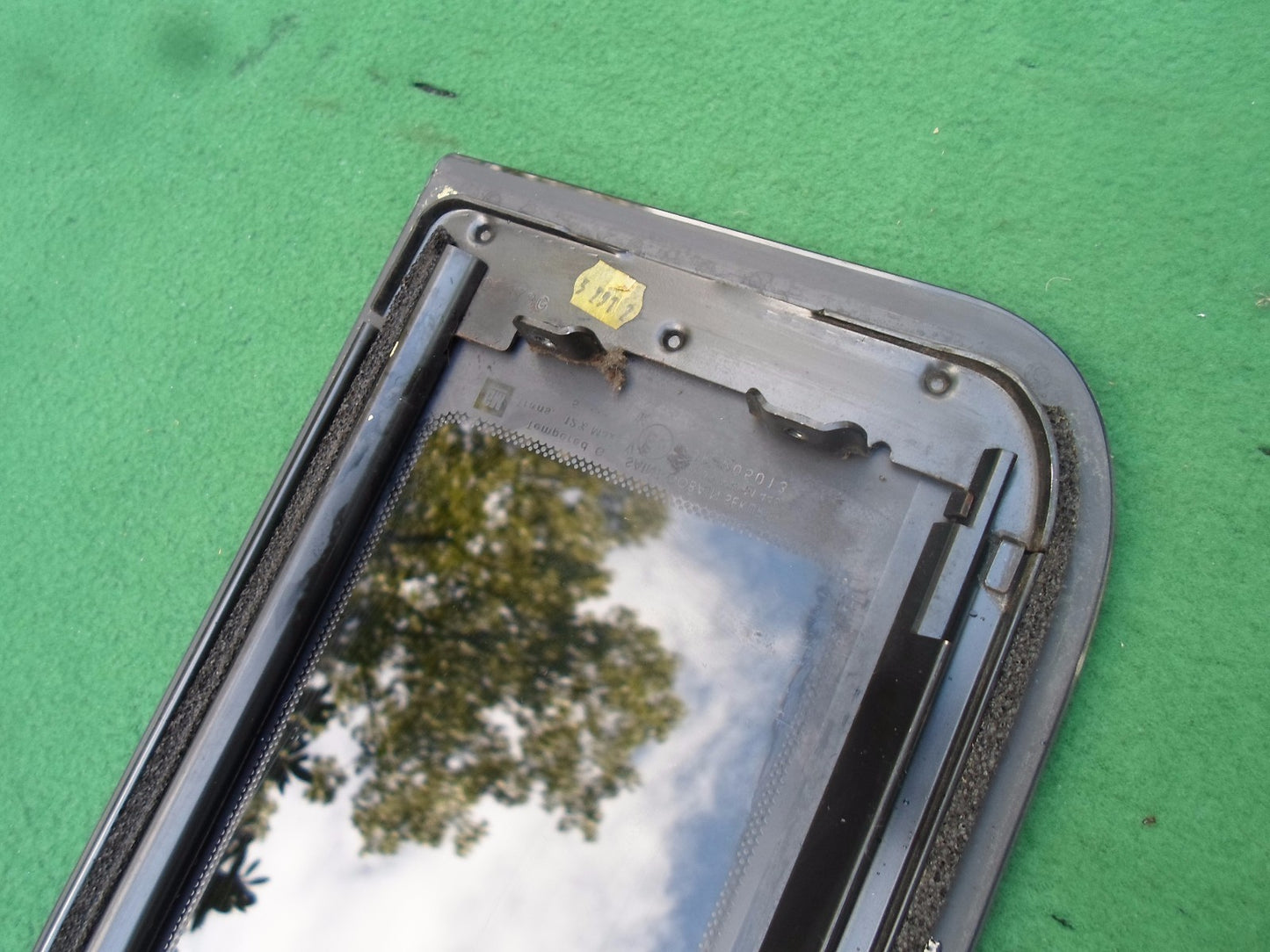 2005 - 2010 PONTIAC G6 PANAROMIC OEM FACTORY SUNROOF GLASS 1st PANEL FREE SHIP - RarePartsFinder.Com