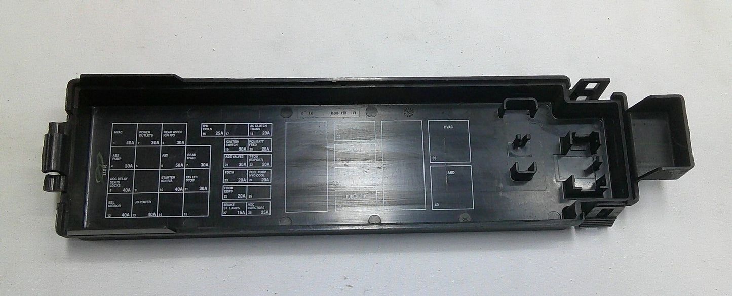 05 - 08 Jeep Grand Cherokee OEM Engine Compartment Fuse Relay Box Lid Cover B4