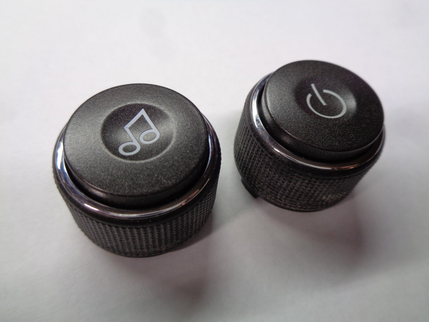 06 - 11 CADILLAC DTS  RADIO STEREO TUNER SELECTOR KNOB SET OEM - RarePartsFinder.Com