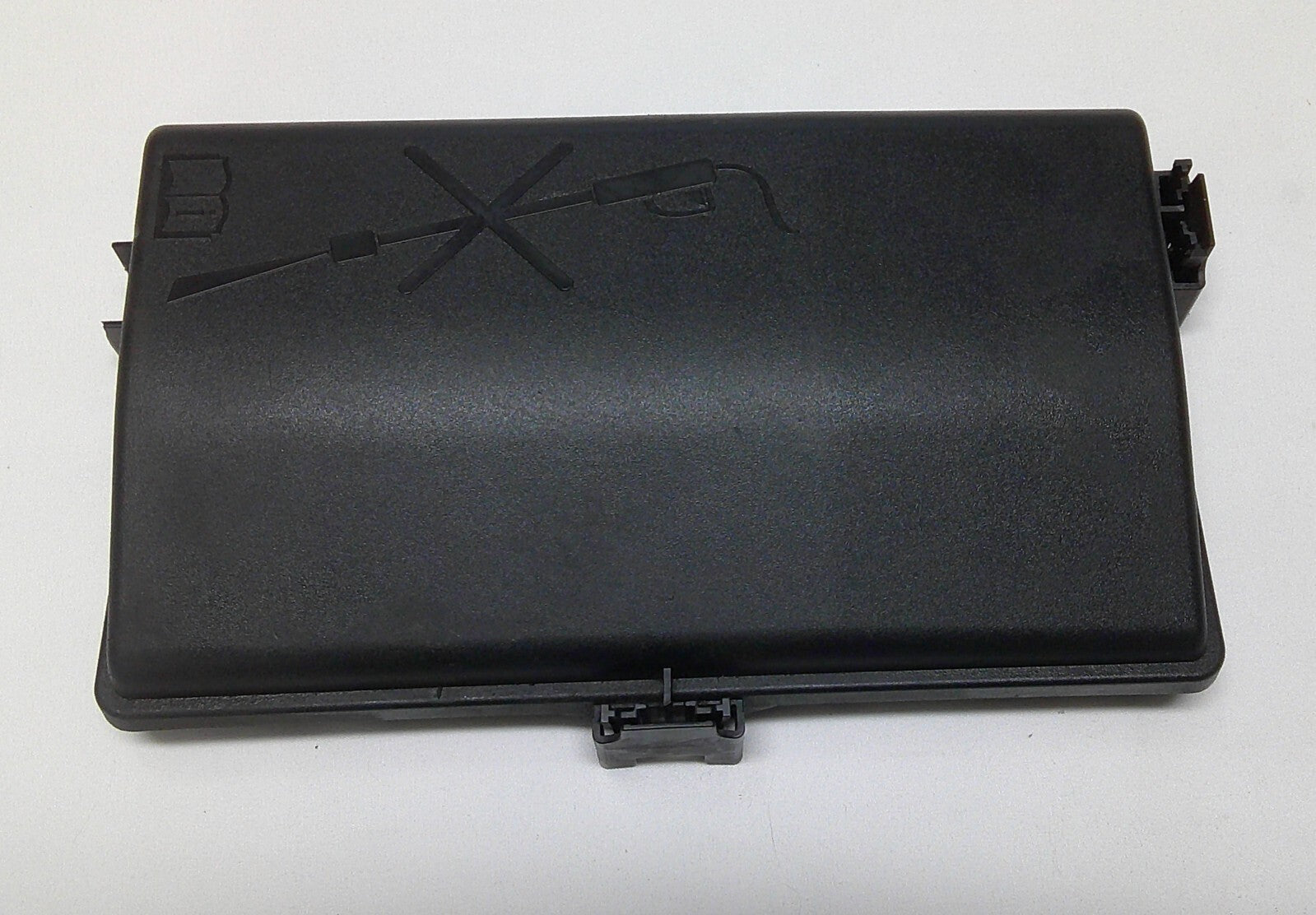 14 - 16 CHEVY IMPALA ENGINE COMPARTMENT FUSE RELAY BOX TOP LID COVER 22950965 R4