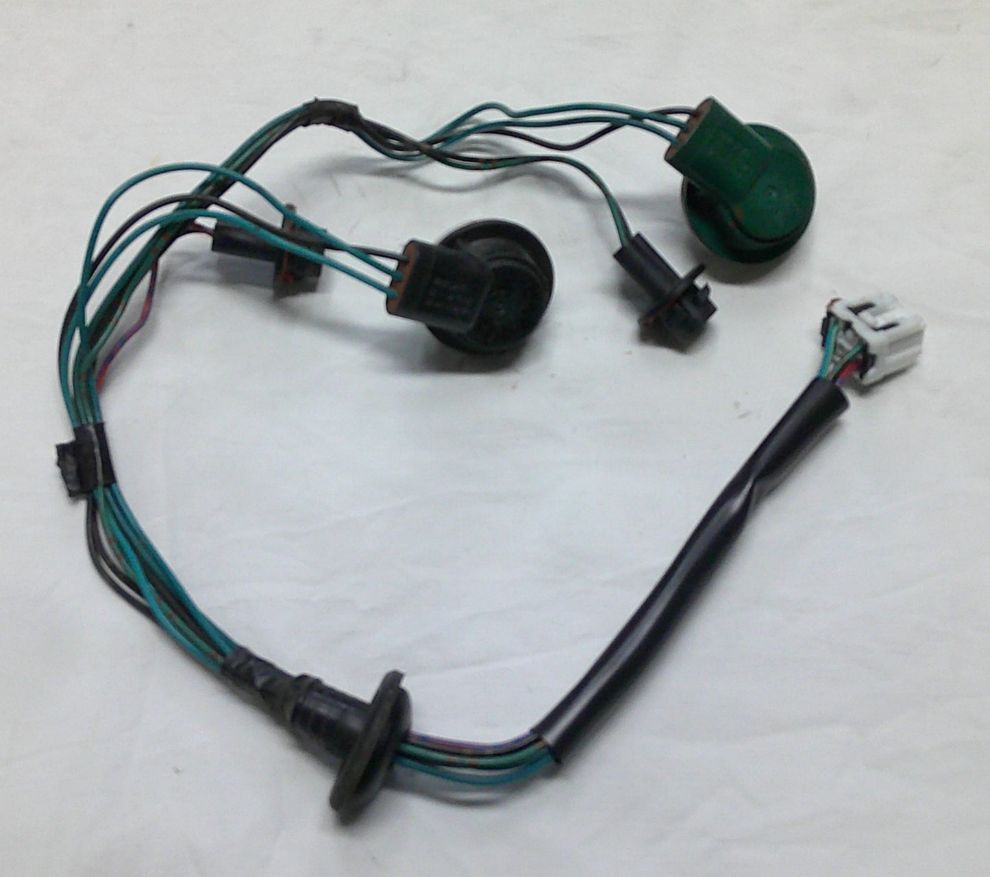 07 - 12 Sentra Socket & Wire Rear L or R Taillight Brake Plug 26551-ET00A A10