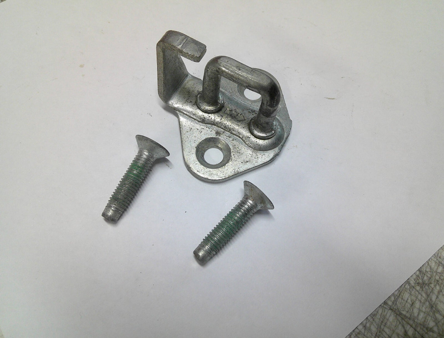 HUMMER H3 CANYON COLORADO DOOR STRIKER w/ BOLTS 10395406 OEM FREE SHIPPING! A17