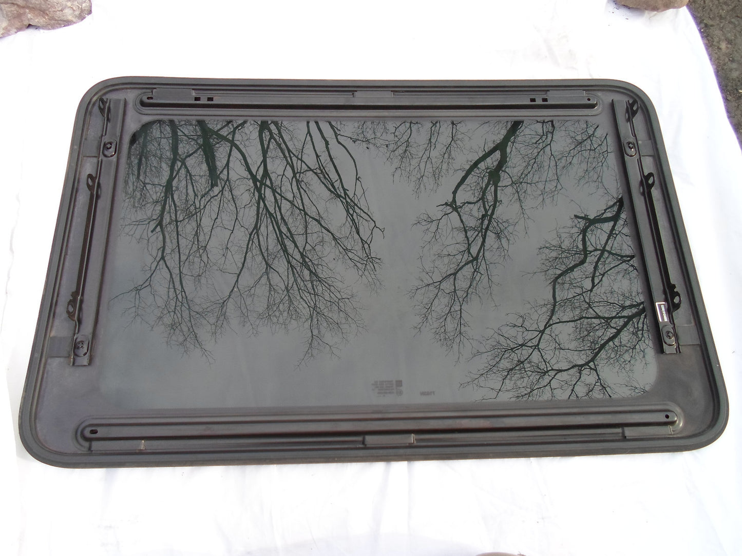 2005 PONTIAC G6 YEAR SPECIFIC SEDAN OEM SUNROOF GLASS NO ACCIDENT! FREE SHIPPING - RarePartsFinder.Com