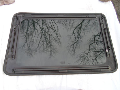 2005 PONTIAC G6 YEAR SPECIFIC SEDAN OEM SUNROOF GLASS NO ACCIDENT! FREE SHIPPING - RarePartsFinder.Com