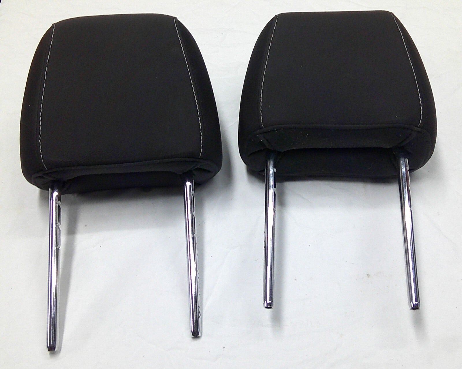 12 - 14 FORD FOCUS FRONT CLOTH HEADREST HEAD REST SET CLEAN OEM FREE SHIPPING! - RarePartsFinder.Com
