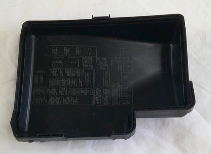 2012 - 2018 TOYOTA PRIUS C  ENGINE FUSE BOX RELAY LID COVER 82662-52740 R2