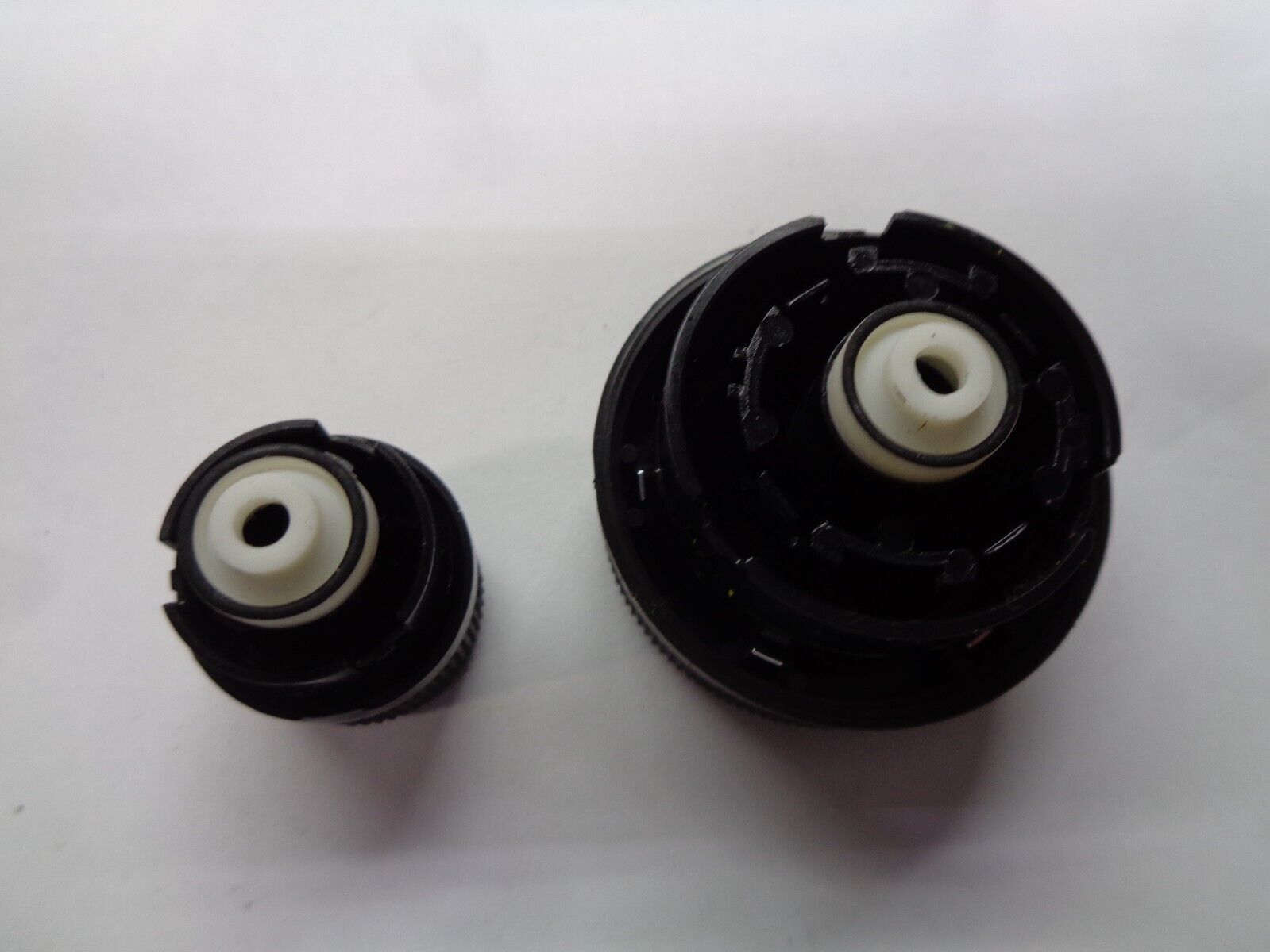 2010 CHEVY TRAVERSE  RADIO STEREO CONTROL KNOB SET OEM FREE SHIPPING! - RarePartsFinder.Com