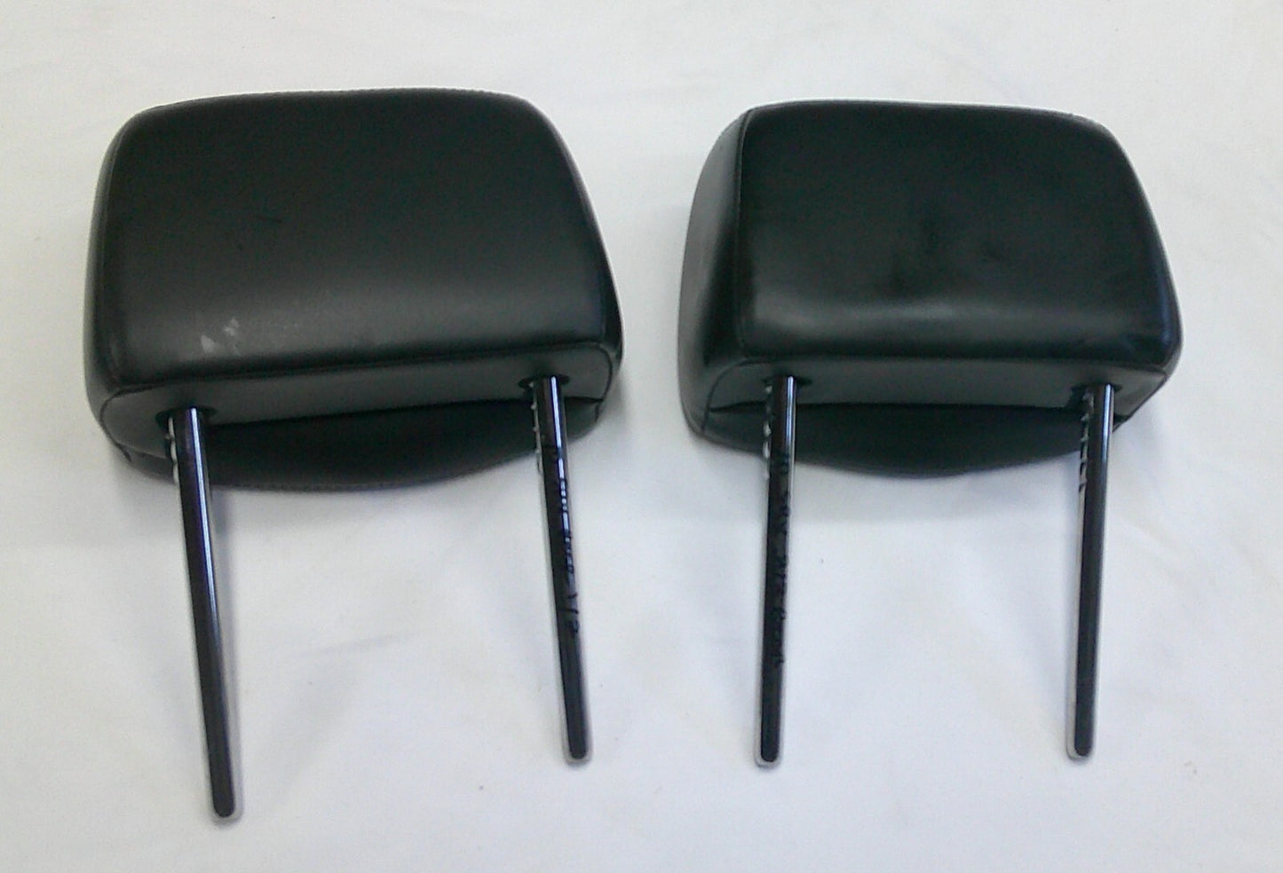 10 - 12 CADILLAC SRX REAR HEADREST HEAD REST SET BLACK CLEAN OEM
