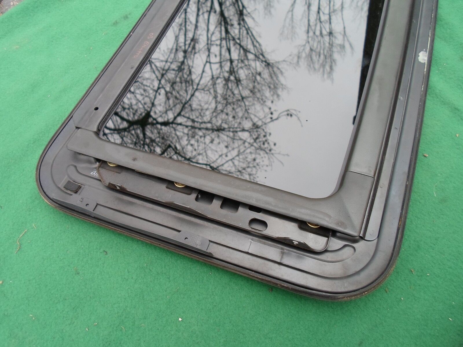 2002 HYUNDAI ELANTRA OEM YEAR SPECIFIC SUNROOF GLASS NO ACCIDENT FREE SHIPPING! - RarePartsFinder.Com