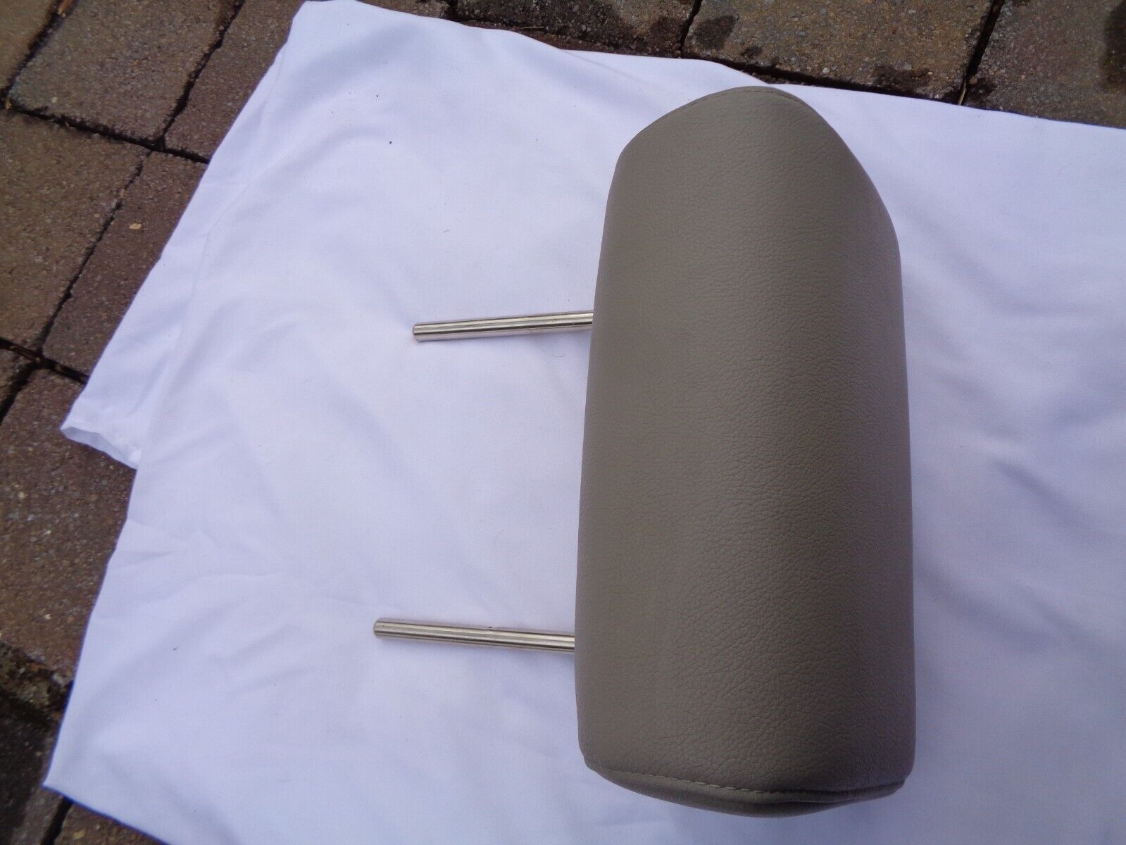 07 - 15 MAZDA CX-9 REAR CENTER SEAT HEADREST HEAD REST OEM FREE SHIPPING! R2 - RarePartsFinder.Com