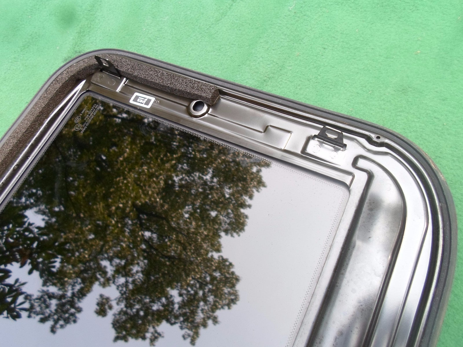 2006 - 2014 SUBARU B9 TRIBECA  OEM FACTORY SUNROOF GLASS PANEL FREE SHIPPING! - RarePartsFinder.Com