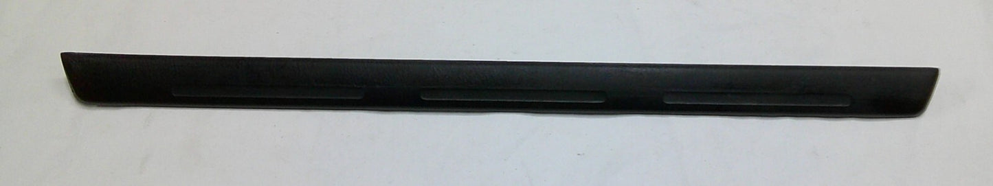 01 - 07 TOYOTA HIGHLANDER PASS DOOR FRONT SILL 67911-48010 OEM FREE SHIP B6