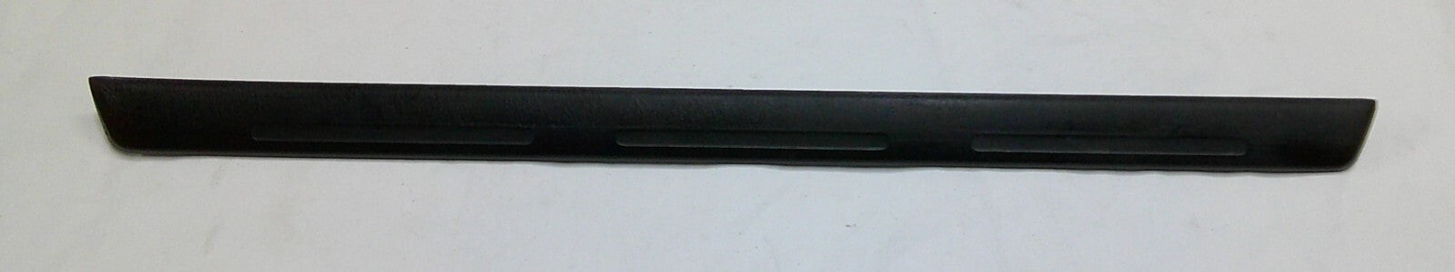 01 - 07 TOYOTA HIGHLANDER PASS DOOR FRONT SILL 67911-48010 OEM FREE SHIP B6