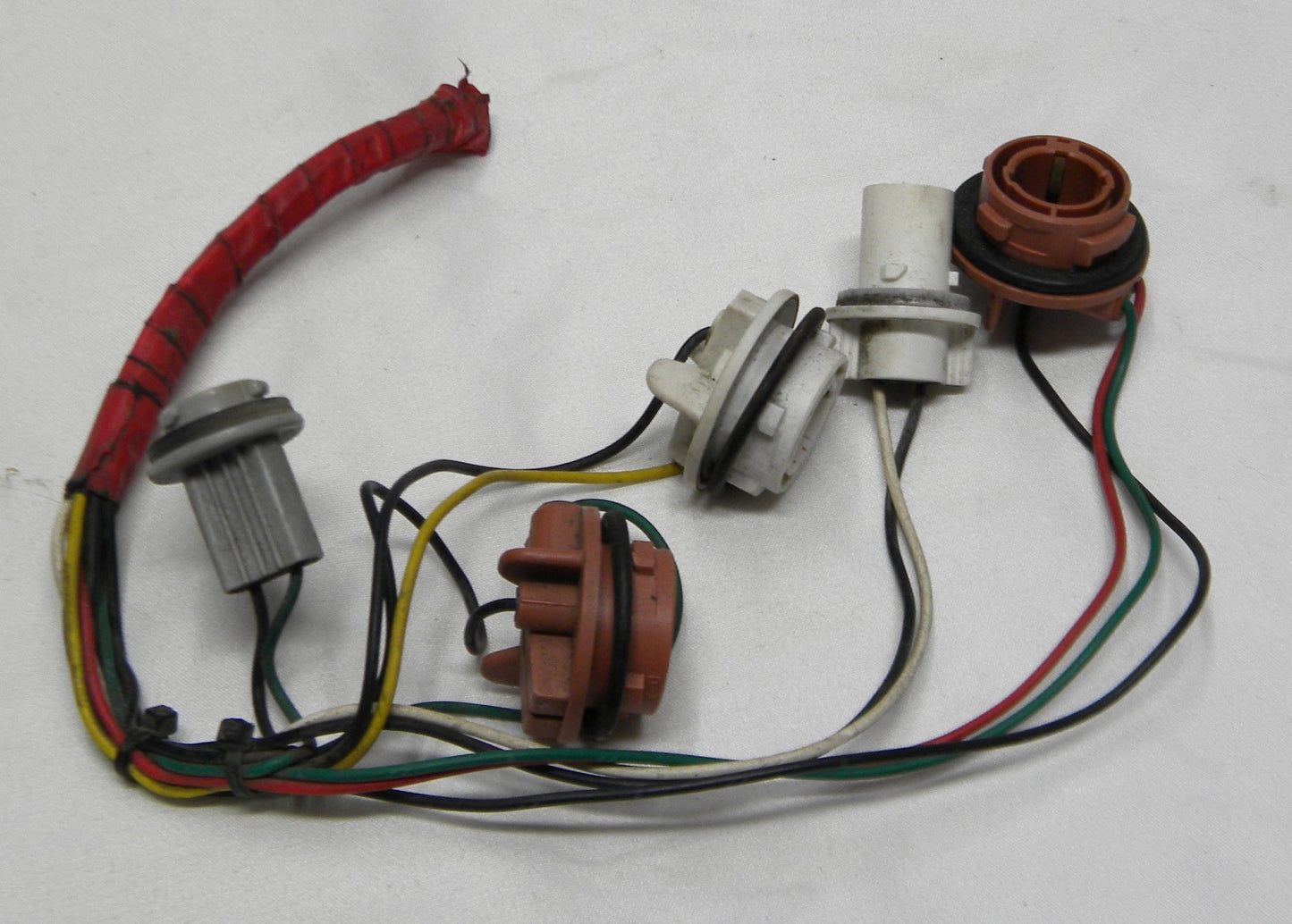 2008 - 2009 Kia Sorento Socket Rear L or R Taillight Brake Plug 92401-3E620 A11