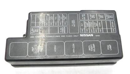 2002 - 2003 Nissan Xterra OEM Engine Compartment Fuse Relay Cover 24382-8Z500 R2