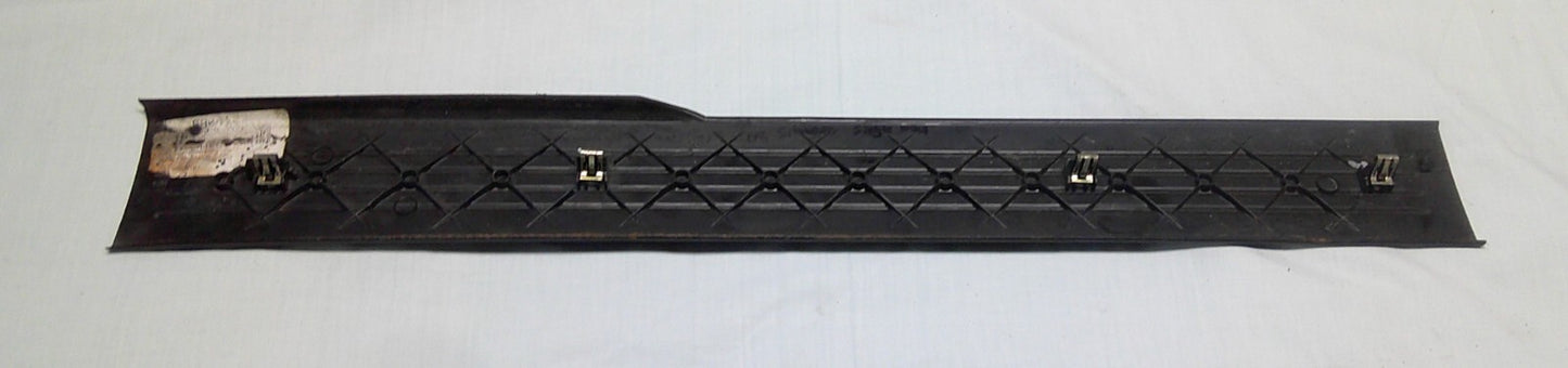 07 - 13 SILVERADO SIERRA OEM FRONT DRIVER DOOR SILL COVER TRIM 15298232 B3 - RarePartsFinder.Com