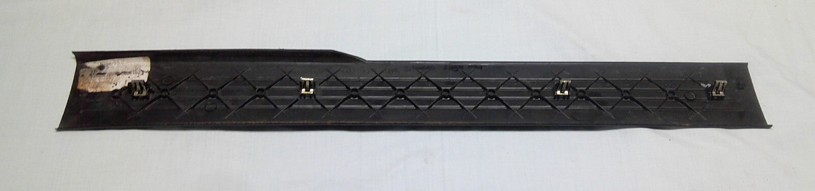 07 - 13 SILVERADO SIERRA OEM FRONT DRIVER DOOR SILL COVER TRIM 15298232 B3 - RarePartsFinder.Com