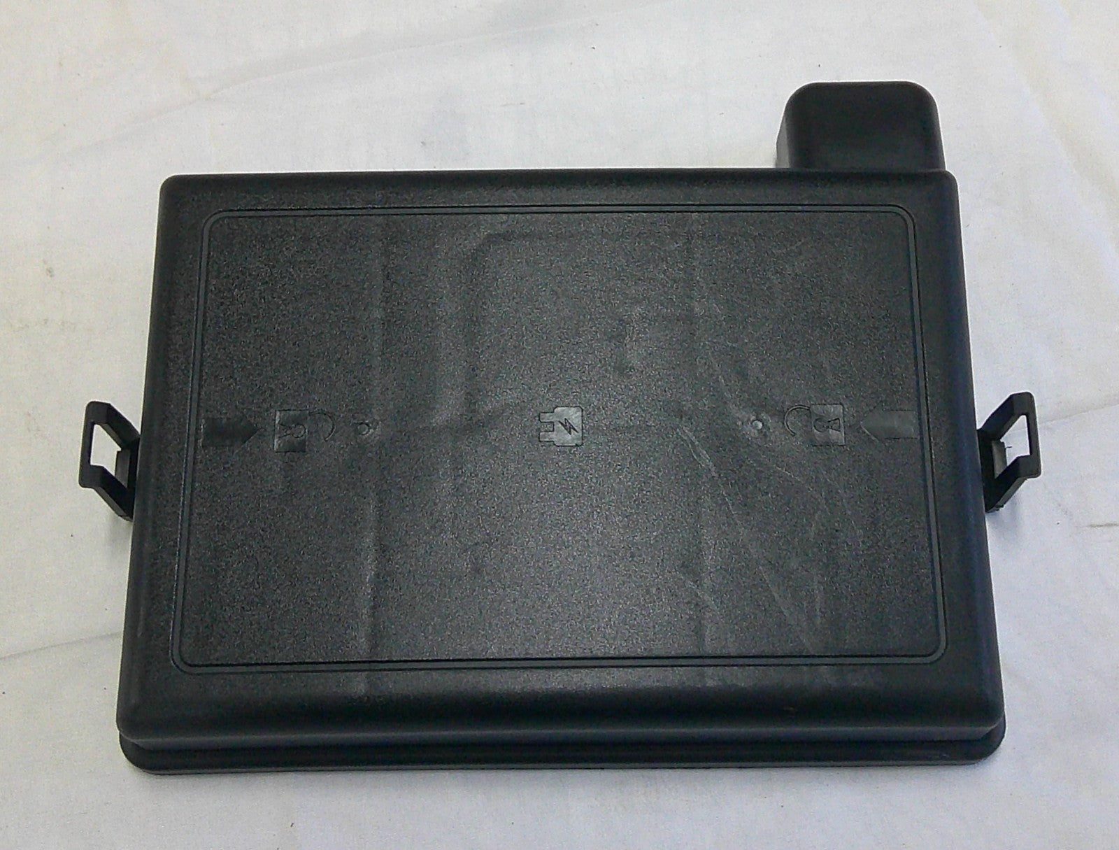 07 - 10 Saturn Sky 06 - 09 Solstice Engine Fuse Relay Cover Lid 15777936  B10