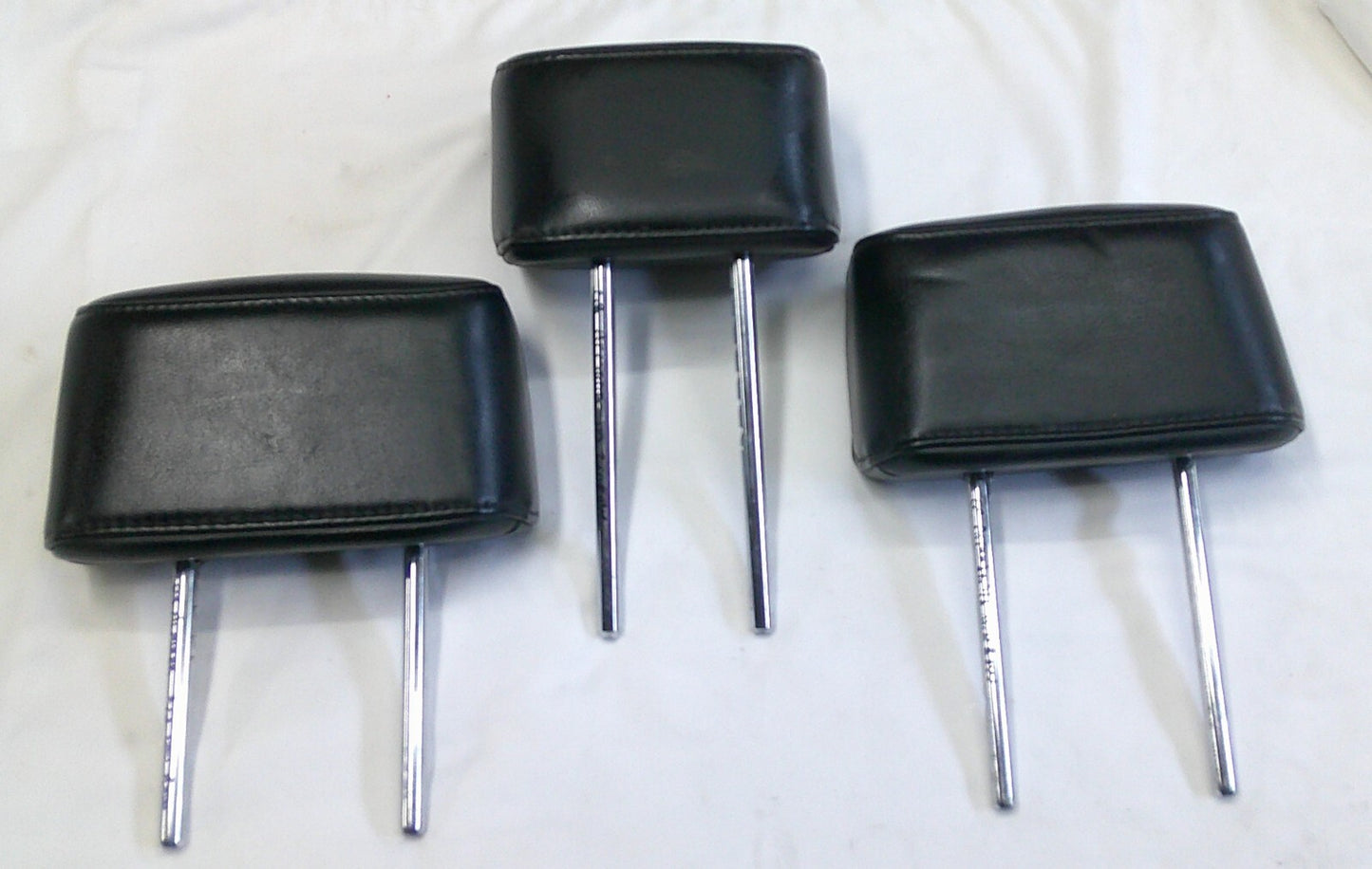 05 - 12 NISSAN ARMADA OEM BLACK LEATHER REAR 2nd ROW HEADREST SET FREE SHIPPING! - RarePartsFinder.Com