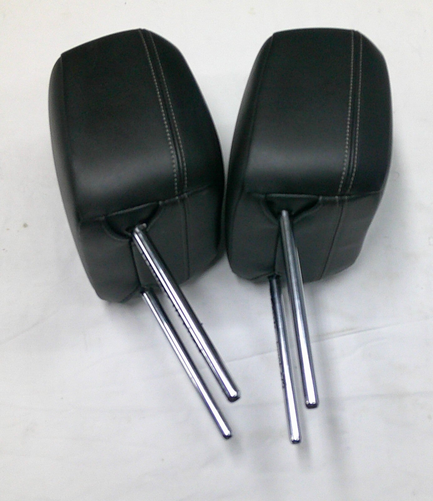 13 - 19 BUICK ENCORE OEM BLACK LEATHER FRONT LEFT RIGHT HEADREST SET FREE SHIP! - RarePartsFinder.Com