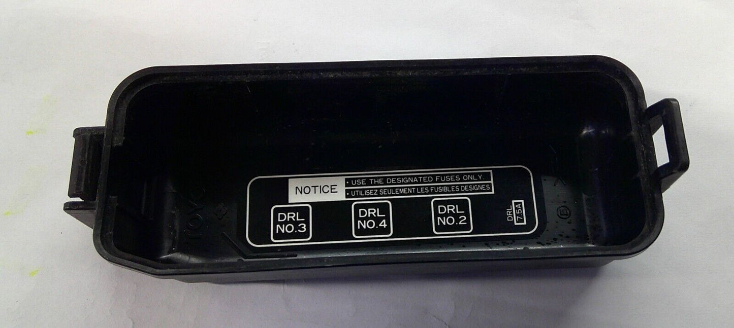 2001 - 2007 TOYOTA HIGHLANDER ENGINE FUSE BOX RELAY LID COVER A18 - RarePartsFinder.Com
