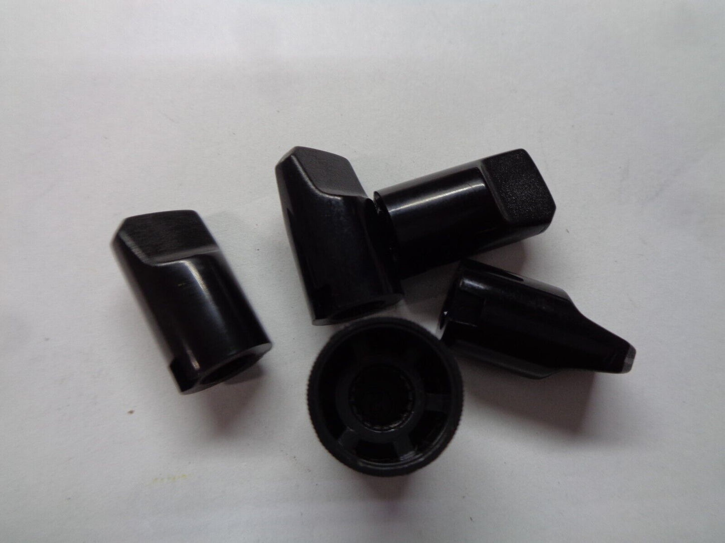 1990 FORD ECONOLINE VAN STEREO TUNER RADIO KNOB SET OEM FACTORY FREE SHIPPING! - RarePartsFinder.Com